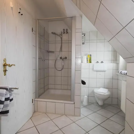 Hues Auert Tharep, 3 * Hörnum